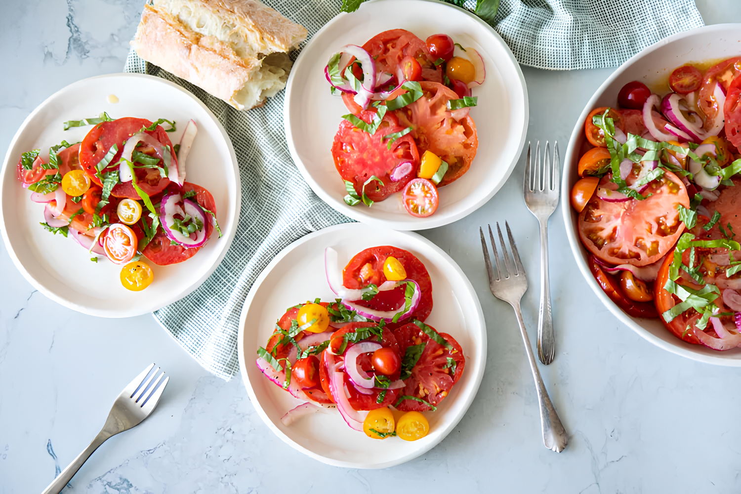Salade de tomates d'été simple